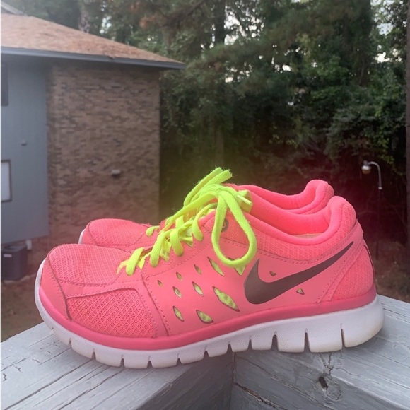 Nike Flex 2013 Run Shoes Size 6Y Pink And Yellow - Picture 4 of 5